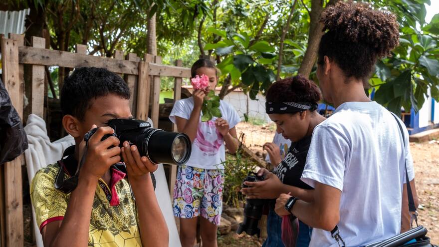 Hijos de firmantes de paz en Tierra Grata participan en semillero de fotografía