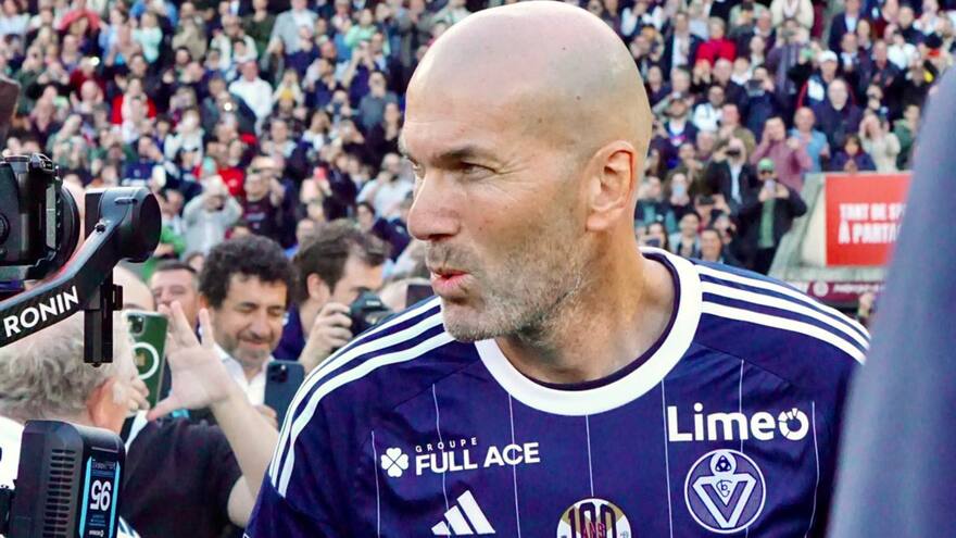 Zidane sorprendió por su calidad con el balón a sus 51 años durante partido en homenaje