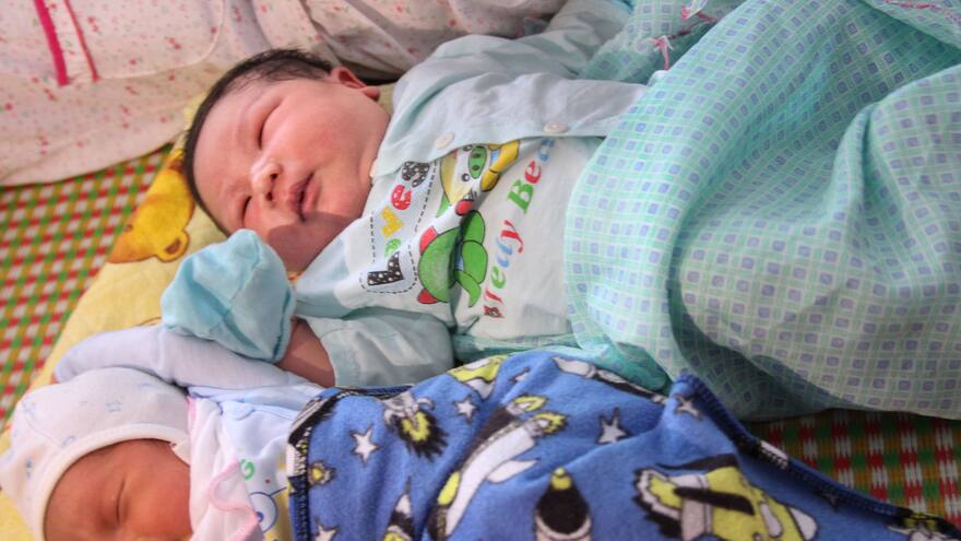 Mujer da a luz a un bebé de más de siete kilos en Vietnam