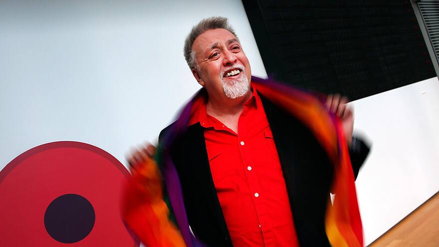Muere Gilbert Baker, creador de la bandera del símbolo gay