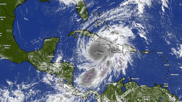 El potente huracán Melissa toca tierra en Jamaica con categoría 5