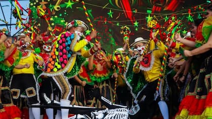Más de 30 grupos folclóricos del Carnaval de Barranquilla izarán su bandera este puente festivo