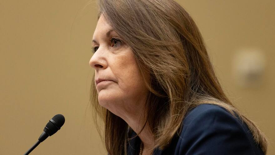 Directora del Servicio Secreto renuncia tras críticas por atentado a Trump