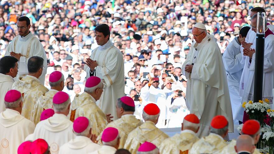 El Papa hace santos a los pastores de Fátima