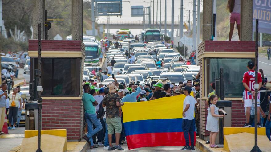 Comunidad destruye talanqueras y paso libre hasta este miércoles