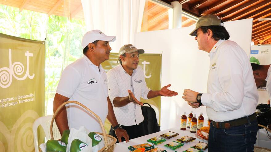 En Córdoba se firmó la hoja de ruta para la implementación de la paz