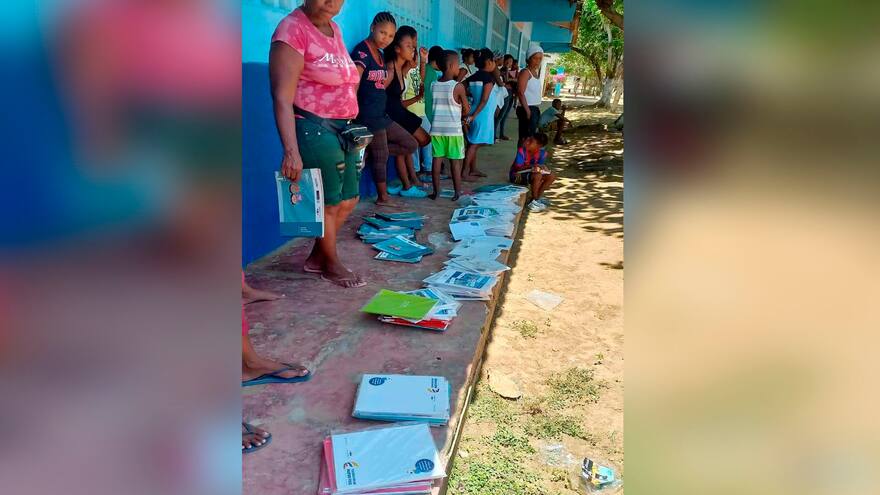 Comunidad de Berrugas, San Onofre, evita la destrucción de 10 mil libros
