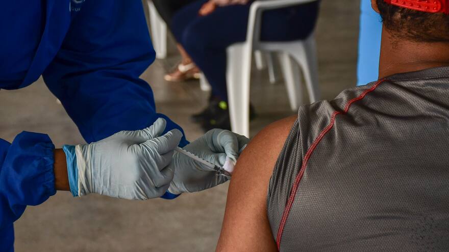 Vacunación de trabajadores comienza esta semana en Barranquilla