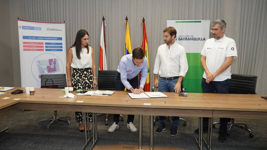 Ministerio de Vivienda transfiere 20 manzanas del barrio La Luz la alcaldía de Barranquilla