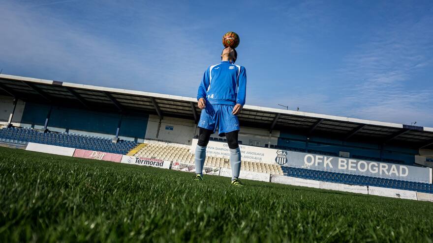 Los pobres del fútbol, la dura vida de los jugadores lejos de las estrellas y el foco mediático