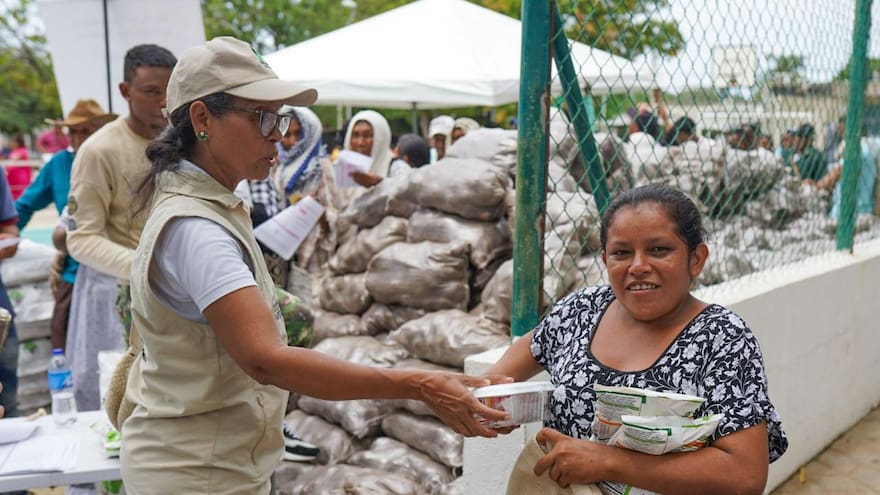 Entregan ayudas alimentarias a más de 3.600 familias vulnerables en La Guajira