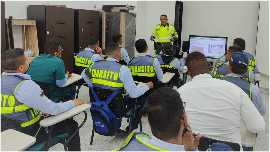 Policía forma a los agentes reguladores de Tránsito en Sincelejo