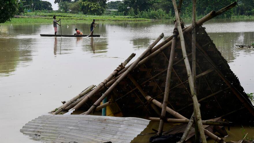 Cien muertos y millones de afectados tras fuertes lluvias en India y Bangladesh