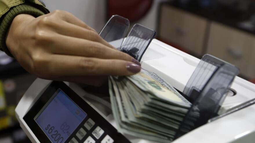 TRM abrió con un promedio abajo de $37,02 y dólar sigue cayendo