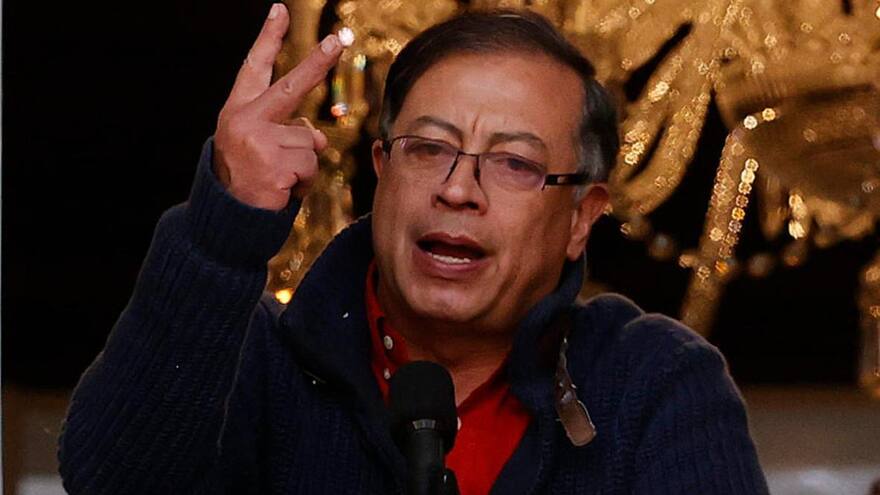 Petro ordenó a Satena atender las necesidades de los pasajeros de Viva Air