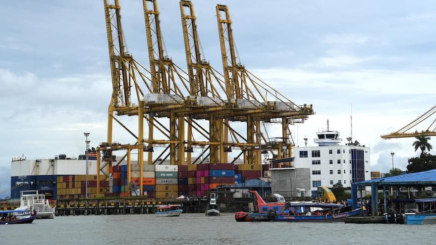 Gobierno Petro enviará delegación a Ecuador para enfrentar la crisis arancelaria