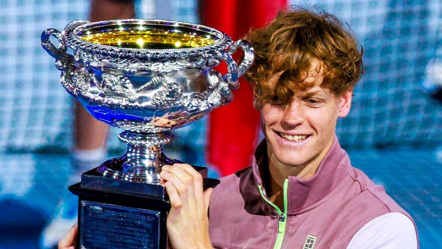 Sinner gana su primer Grand Slam tras remontar a Medvedev en Australia