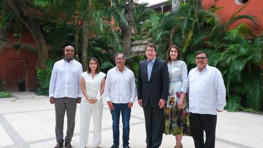 Petro se reunió con el senador republicano William Hagert del comité de relaciones exteriores