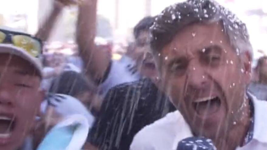 Así le fue a un periodista alemán que quedó en medio de los festejos argentinos