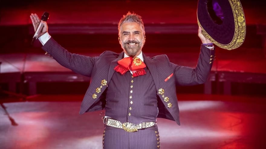 Alejandro Fernández se habría quedado dormido en pleno concierto