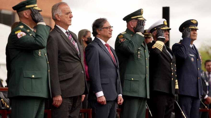 Mejorar los salarios de las Fuerzas Militares, la propuesta de Petro para terminar con servicio militar obligatorio