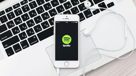 Estos fueron los artistas y canciones más escuchados en Spotify en 2025