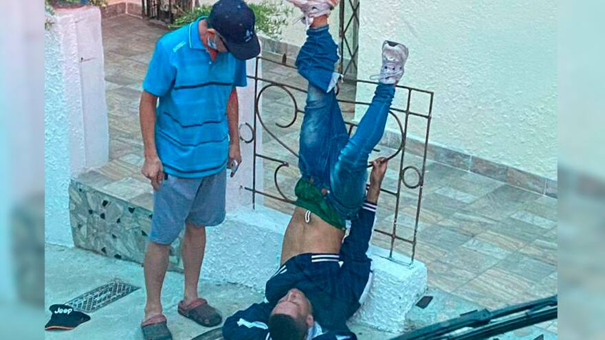 Presunto ladrón intentó huir y quedó atrapado en una reja, en Bucaramanga