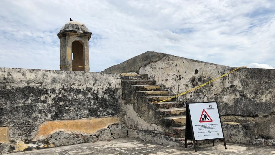 Buscan refaccionar garita de la Batería del Ángel San Rafael, impactada por un rayo
