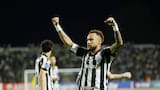 Neymar firma la paz con el hijo de Robinho