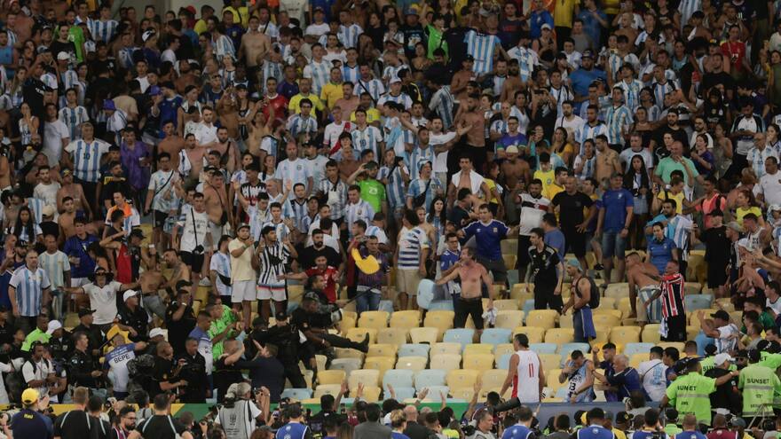 Partido de Brasil vs. Argentina tuvo retraso por disturbios en las gradas
