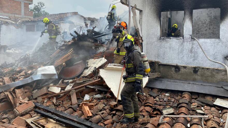 Confirman que ocho personas murieron en accidente aéreo en Medellín