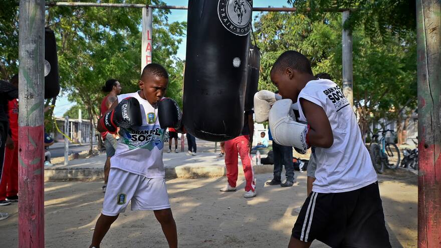 Boxeo: la esperanza de un futuro mejor para los niños de Normandía