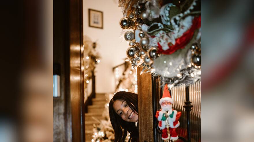 Así puede decorar su puerta en Navidad, según la tendencia