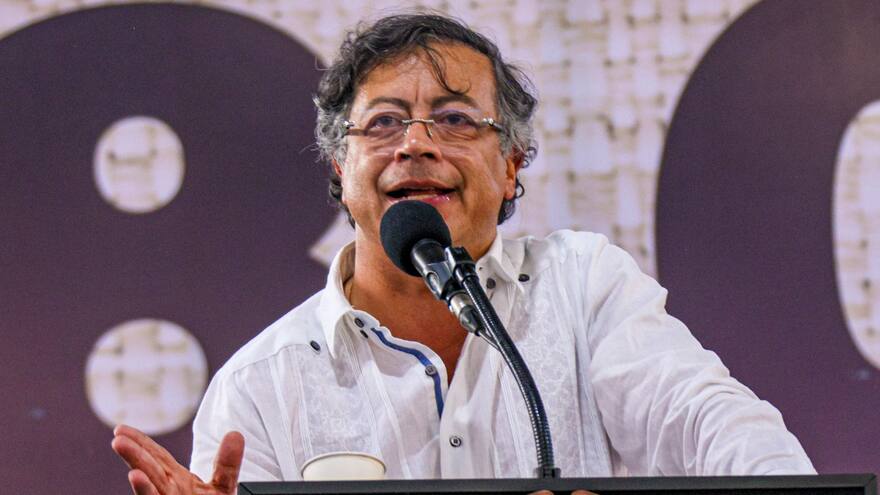 Presidente Petro aseguró que no solicitará incremento en impuestos de gasolina y cerveza