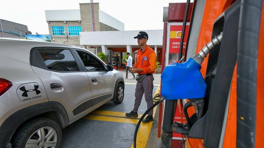 Precio de la gasolina sube $97 y queda en un promedio de $15.416