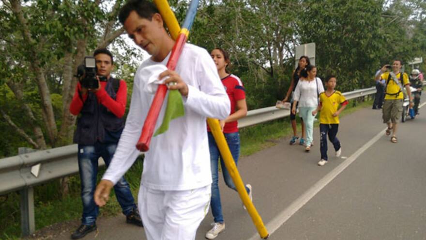 Josué, el caminante de la paz, arrancó su travesía desde Sincelejo hasta Bogotá