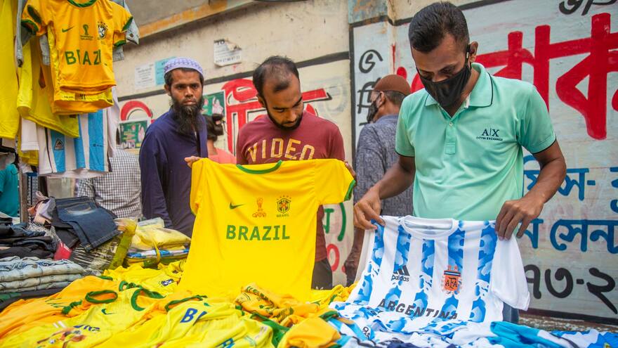 La afición de Bangladesh se tiñe de azul y blanco durante el Mundial
