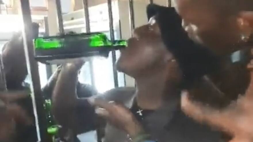 Hombre muere tras tomar botella de licor en dos minutos por apuesta