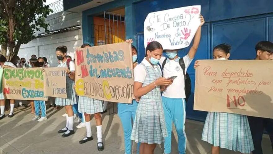 Estudiantes de colegio en Malambo, Atlántico, protestan por falta de docentes
