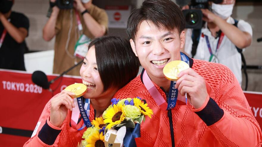 Los hermanos Abe abrazan el oro en judo el mismo día y hacen historia