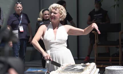 Rosas, pastel y cine: Hollywood celebra el legado de Marilyn Monroe