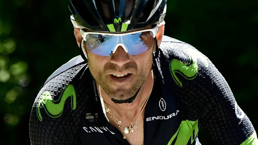 Quintana pierde a su gran apoyo Valverde en el primer día del Tour