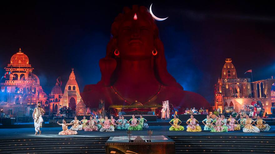 Un festival de yoga reúne a 150 millones de personas de todo el mundo