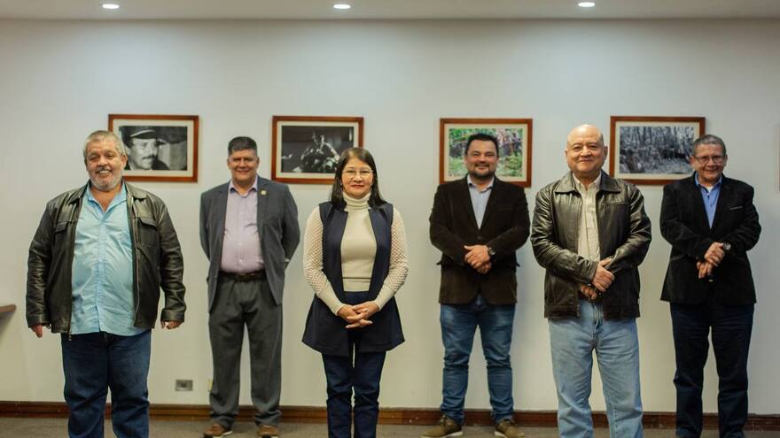 Ex miembros de las Farc celebran el inicio de diálogos entre el Gobierno y el ELN