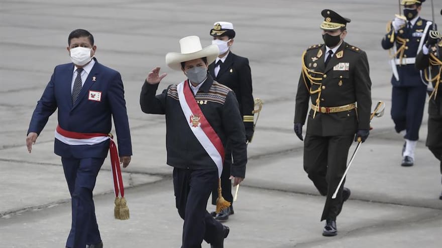 Día nefasto para las acciones y la moneda de Perú, tras asunción de Castillo
