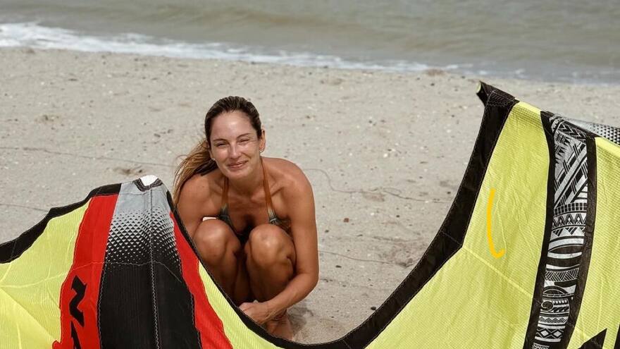 Claudia Bahamón terminó con moretones e incapacitada practicando kite surfing