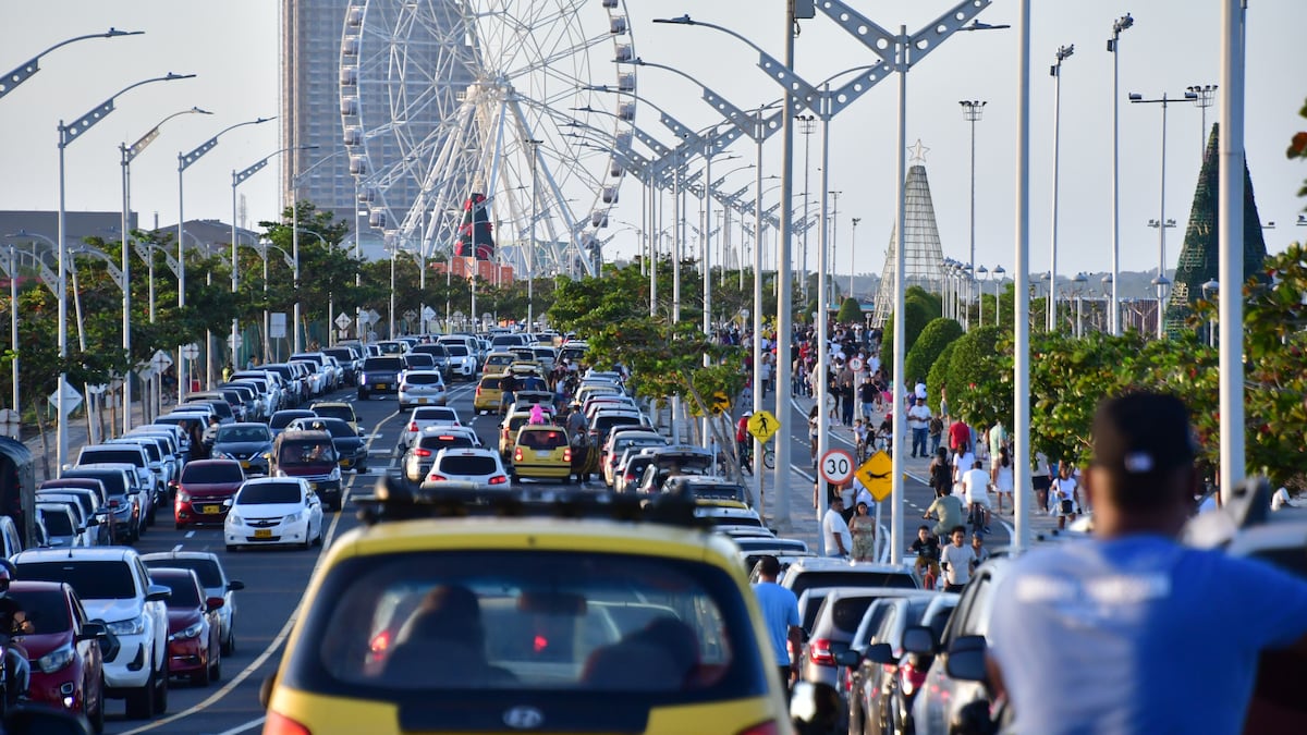 Récord de visitantes desborda movilidad en el Gran Malecón