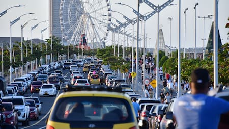 Récord de visitantes desborda movilidad en el Gran Malecón