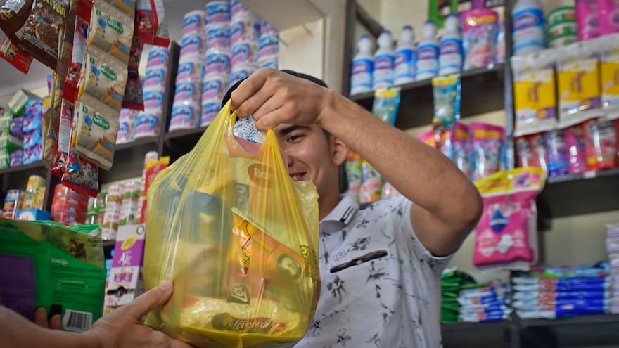 Las tiendas de barrio siguen ‘dando la pelea’ en tiempos de alta inflación