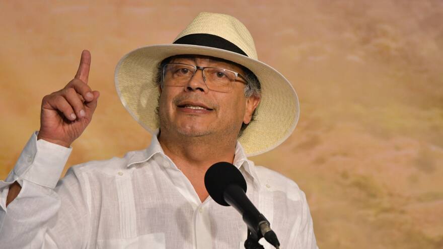 Doscientas personalidades envían cartas a Petro en rechazo a constituyente